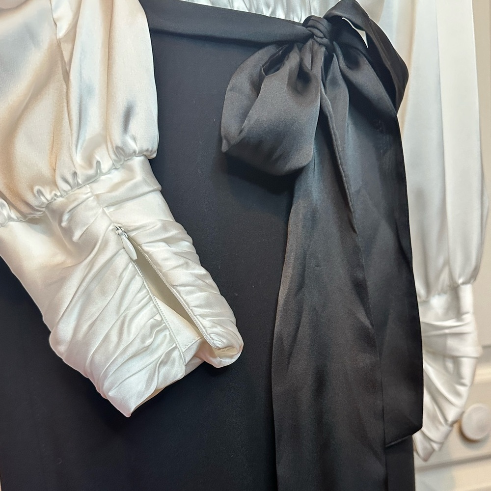 White House Black Market Body Perfecting Mixed-Media Sheath Dress (10) - Picture 7 of 12